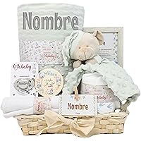 Imagina una cesta encantadora, pensada especialmente para darle la bienvenida al mundo a un recién nacido con un toque de amor y personalización. Esta cesta de bebé, conocida como Mababyshop Menta, está diseñada para ser el regalo perfecto, combinando practicidad y ternura en un solo conjunto.

Primero, visualiza la propia cesta: es de un tono menta suave, que aporta una sensación de frescura y serenidad. La cesta está tejida con esmero, ofreciendo una estructura firme pero acogedora, lista para ser usada como almacenamiento en la habitación del bebé o como un elegante accesorio decorativo.

Dentro de la cesta, se despliega una manta de burbujas, que es el verdadero protagonista