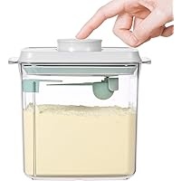 Imagina un contenedor robusto y elegante, diseñado específicamente para guardar leche en polvo con total seguridad. Este dispensador tiene una capacidad generosa de 1700 ml, suficiente para satisfacer las necesidades de almacenamiento de cualquier familia. Su diseño es compacto y portátil, lo que lo hace ideal para llevarlo contigo de viaje o simplemente para tenerlo a mano en la cocina.

El material del que está hecho es transparente, lo que te permite ver fácilmente cuánto contenido queda en su interior, y está completamente libre de BPA, asegurando que la leche en polvo se mantenga fresca y segura para el consumo. El contenedor cuenta con un sistema de sellado hermético que previene la entrada de humedad o aire, preservando la calidad y el sabor